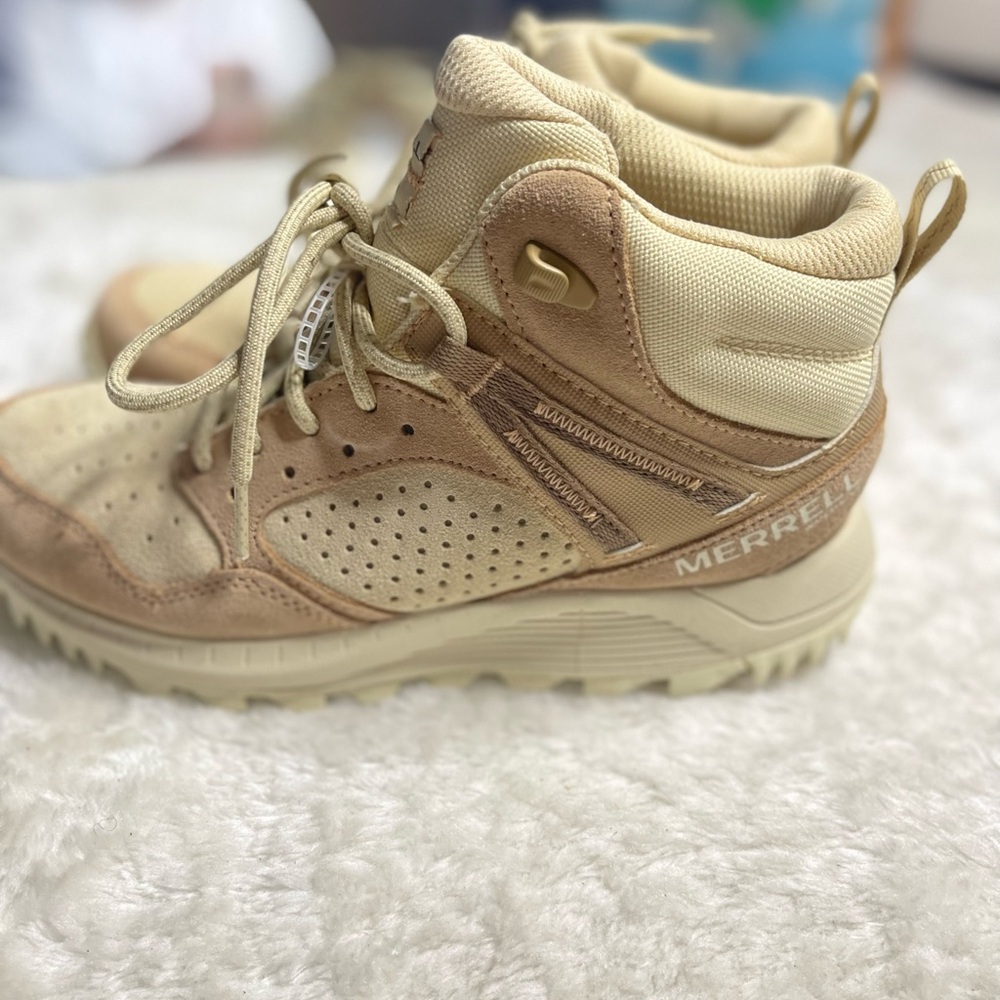 Merrell Women's Tan and Cream Hiking Shoes - Picture 8 of 11